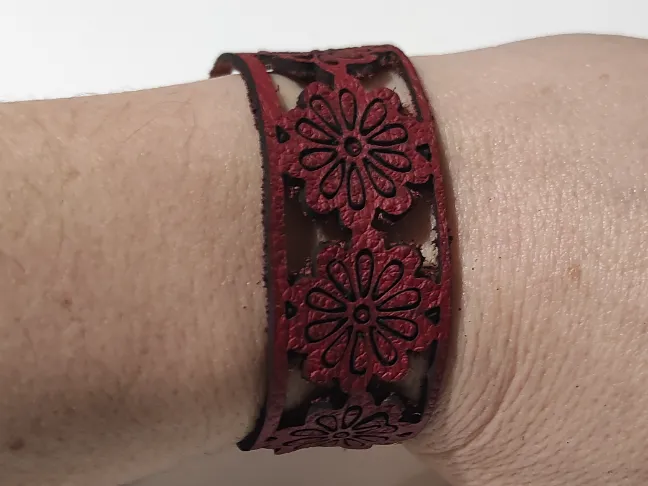 Elegant Floral Leather Bracelet
