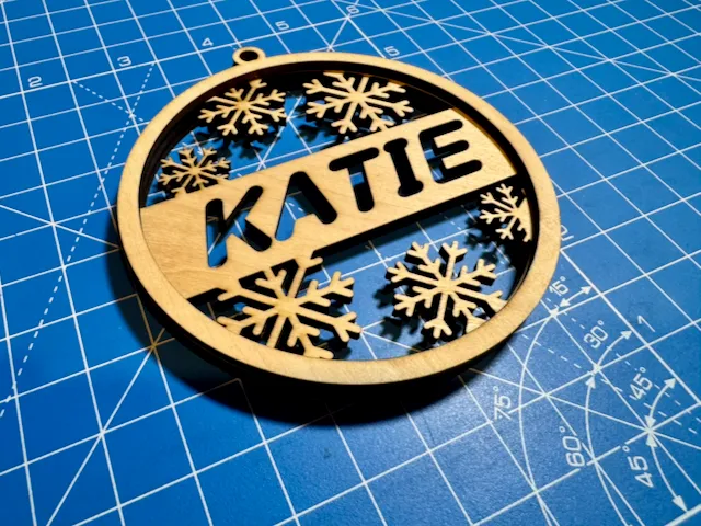 Editable Name 3D Snowflake Hanging Ornament by Orbrak MakerWorld: Download Free 3D Models - 3D model önizlemesi