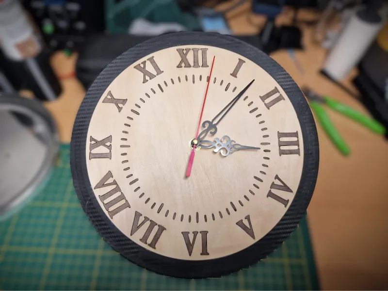Modern hybrid wooden/pla clock 