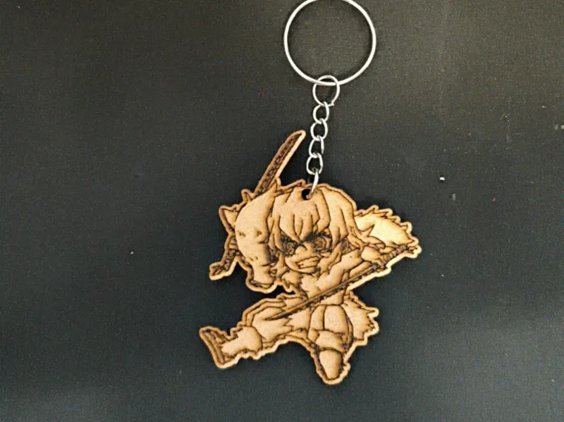 Llavero de inosuke demon slayer en madera 