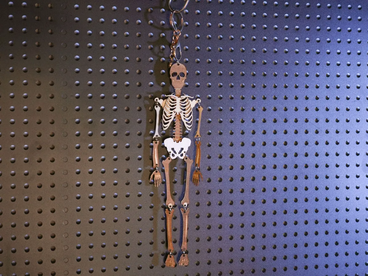 Hanging Skeleton Keychain by lulu nozzle bean MakerWorld: Download Free 3D Models - 3D model önizlemesi