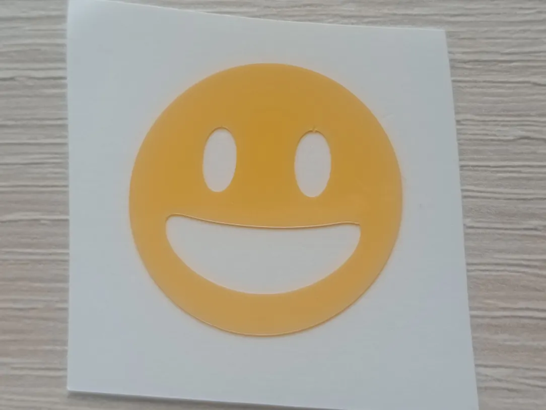 Smiley Sticker 3 cm in size by Stefan B. MakerWorld: Download Free 3D Models - 3D model önizlemesi