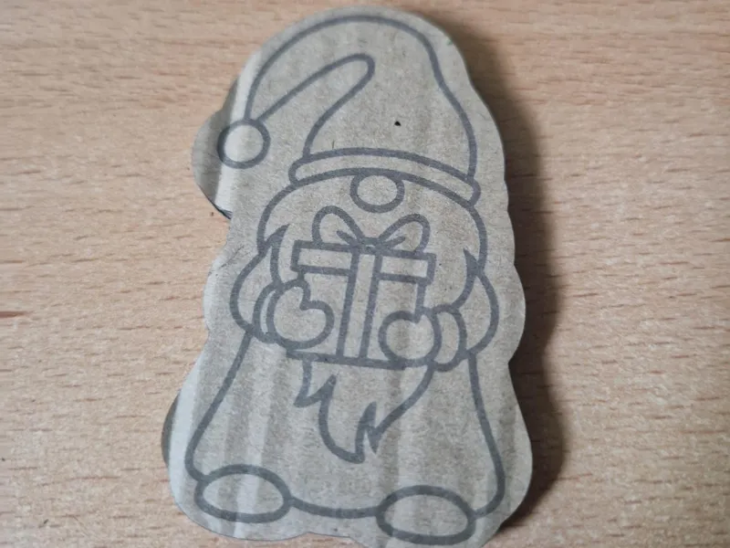 Wichtel / Gnome / Zwerg mit Geschenk