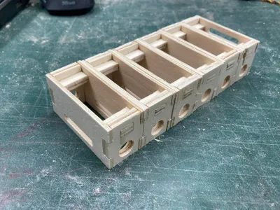 Servo holder 