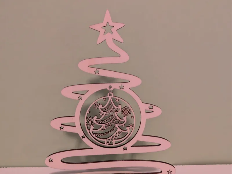 Albero di Natale con adobbo