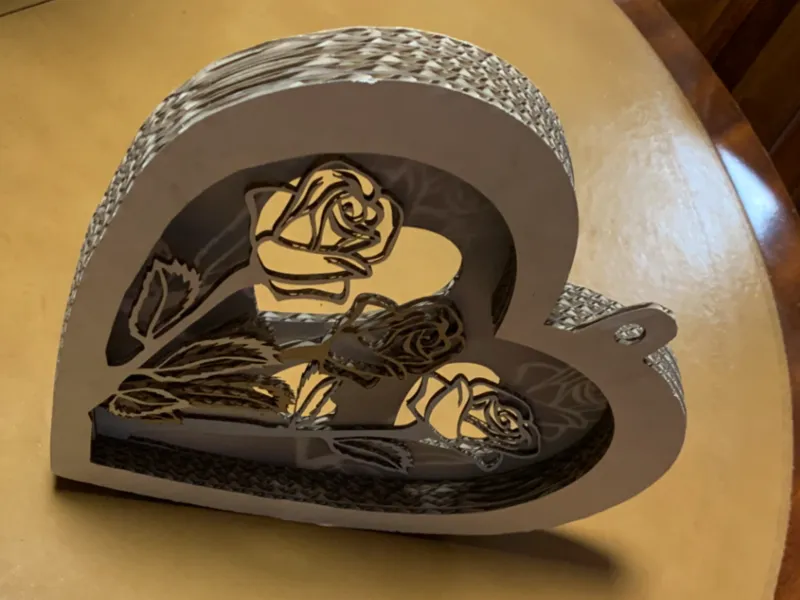 Coeur avec des roses a l interieur