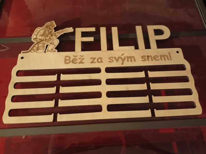 Držák na medaile