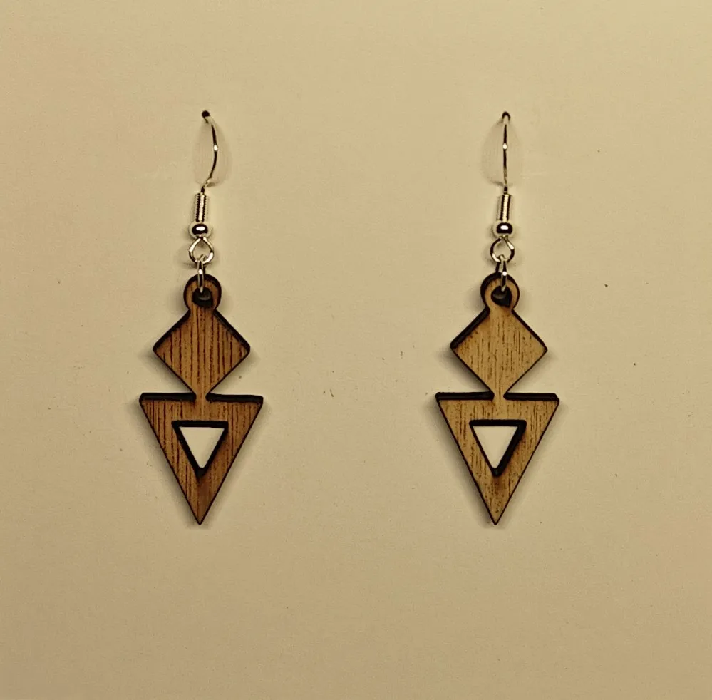 Wooden geometric triangle earrings set view 2