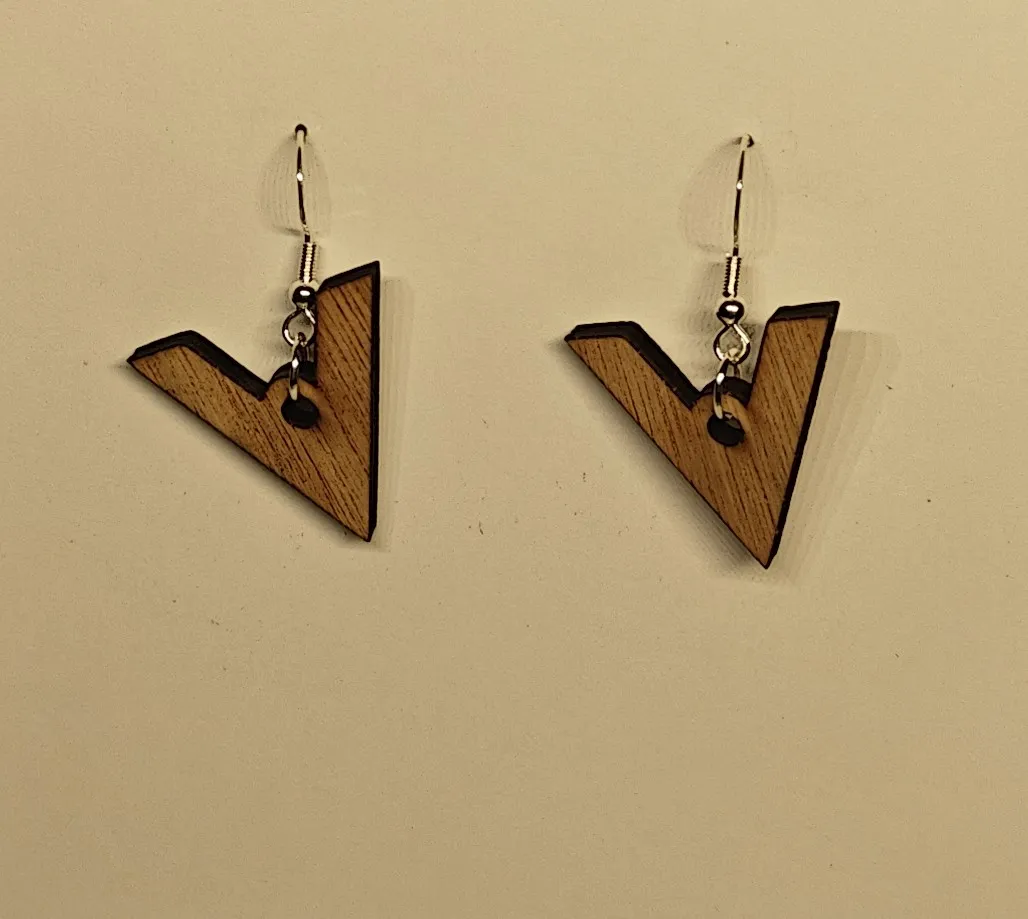 Wooden geometric triangle earrings set view 4