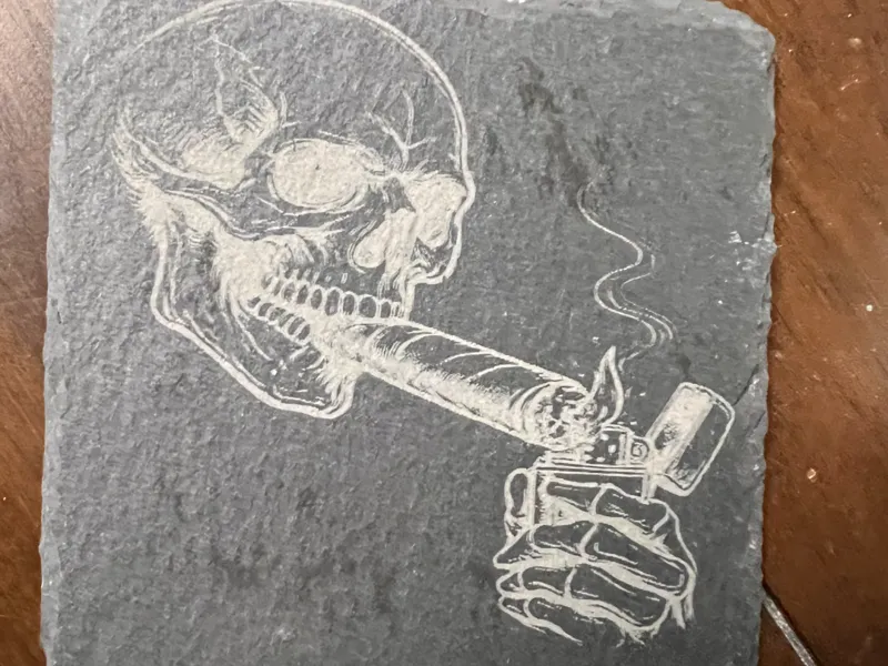 Skull lighting Cigar