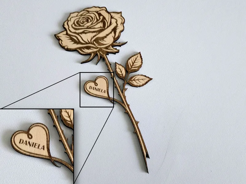 Personalisierte Rose aus Holz – Laser Cut