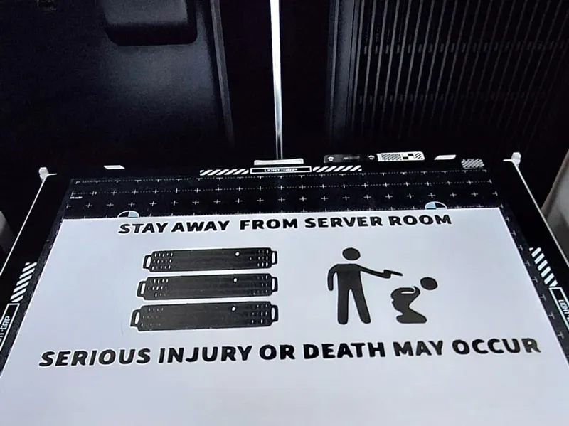 WARNING SERVER FARM ROOM LOGO PAPER