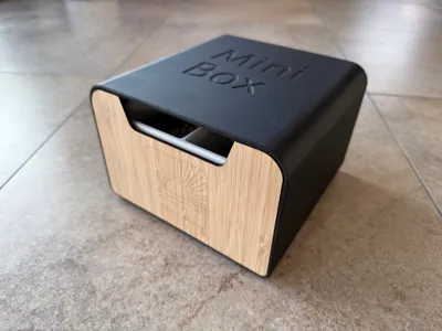 Frontplate of sliding box organizer
