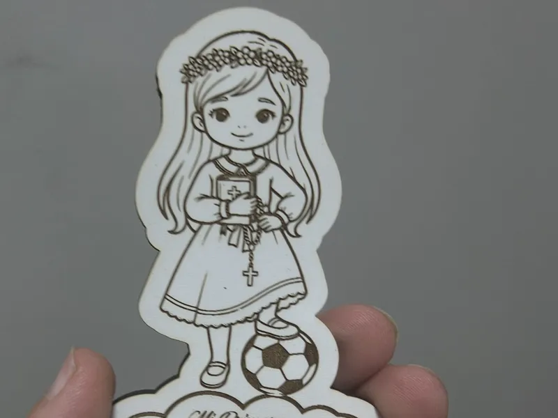 Niña comunión con balón de futbol, modificable