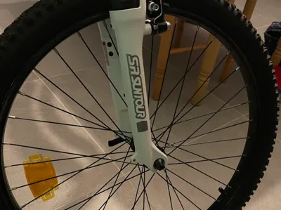 Vinyl sticker – SR SUNTOUR Bicycle Fork