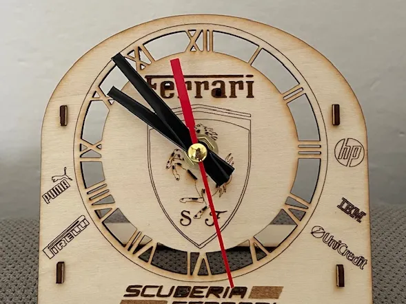 Orologio_Ferrari_da_tavolo