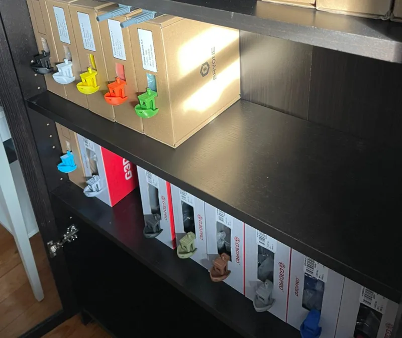 Benchy hangs boxes