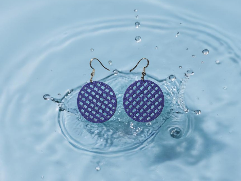 Intertwined circle earrings