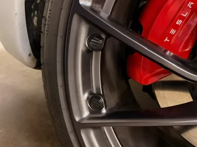 Tesla 3 Performance Wheel Plug
