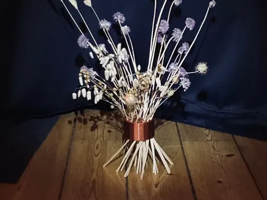 Vase fleur torsadé