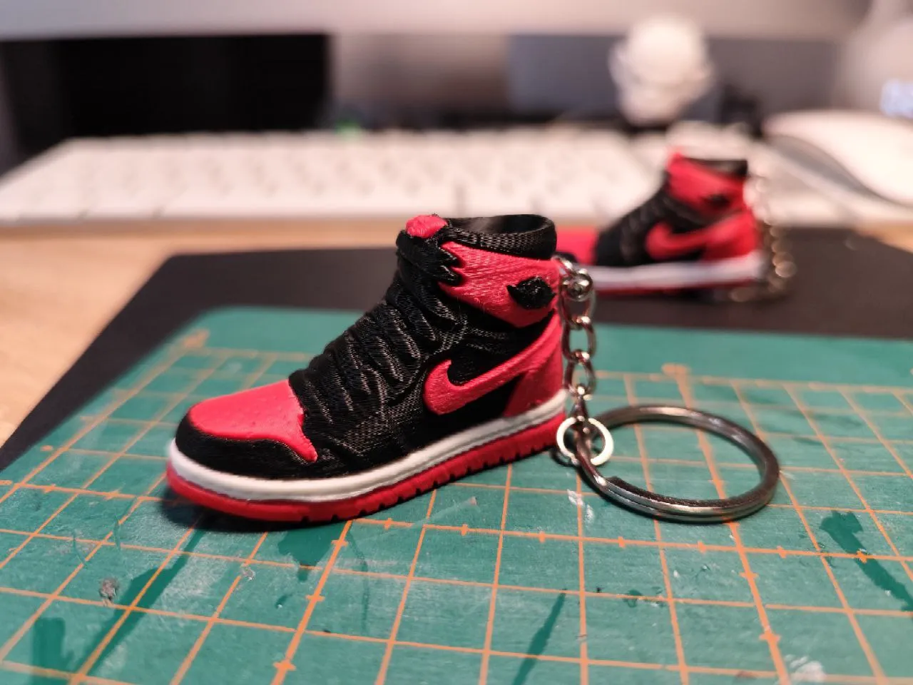 NIKE AIR JORDAN 1 SPLITTED KEYCHAIN view 2