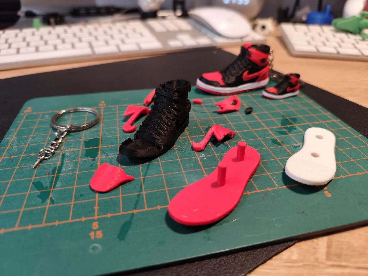 NIKE AIR JORDAN 1 SPLITTED KEYCHAIN view 3