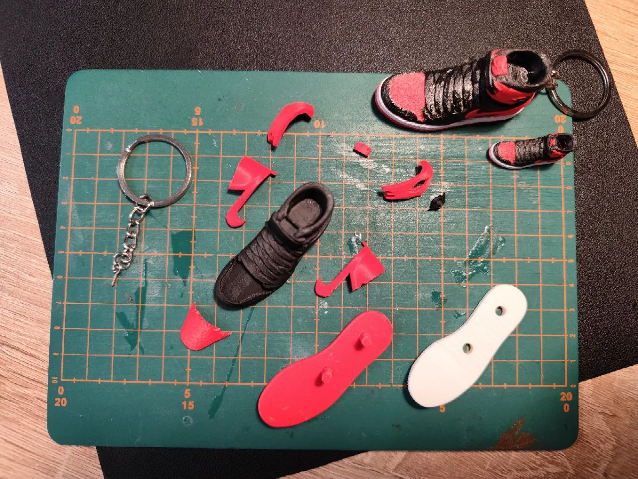 NIKE AIR JORDAN 1 SPLITTED KEYCHAIN view 4