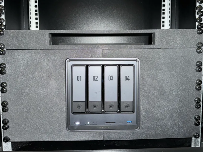 UGREEN DPX4800 PLUS NAS - 19" INCHES RACK MOUNT