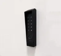 Mit Löchern zur Montage mit Schrauben