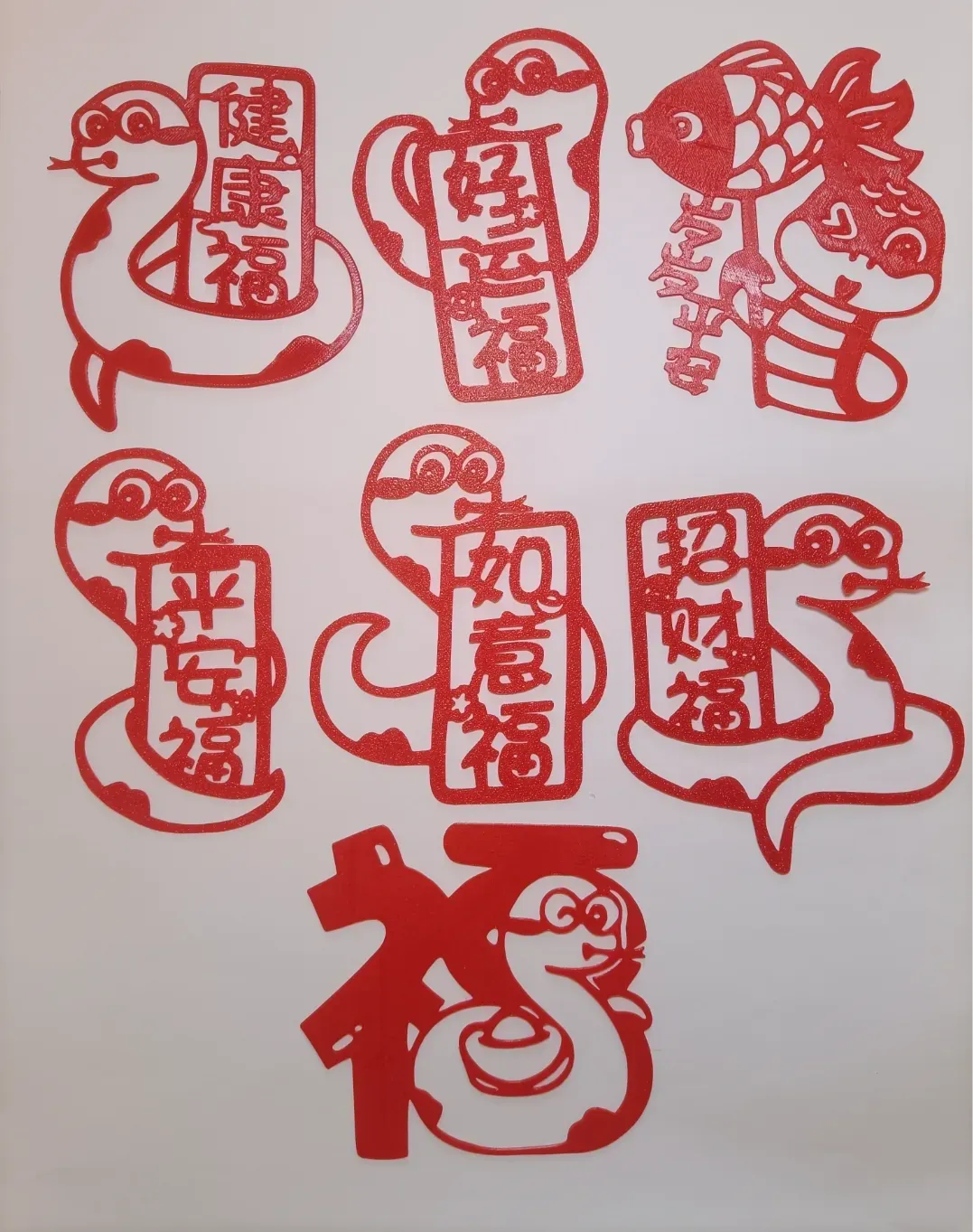 Snake Window Display Several designs of Year of the Snake window decorations and paper-cut ...
