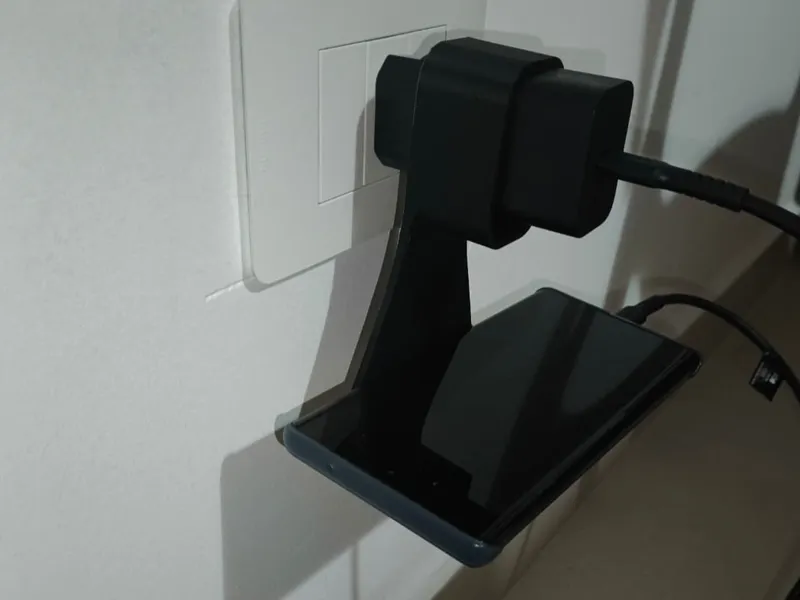 Supporto Smartphone- caricabatterie presa a muro