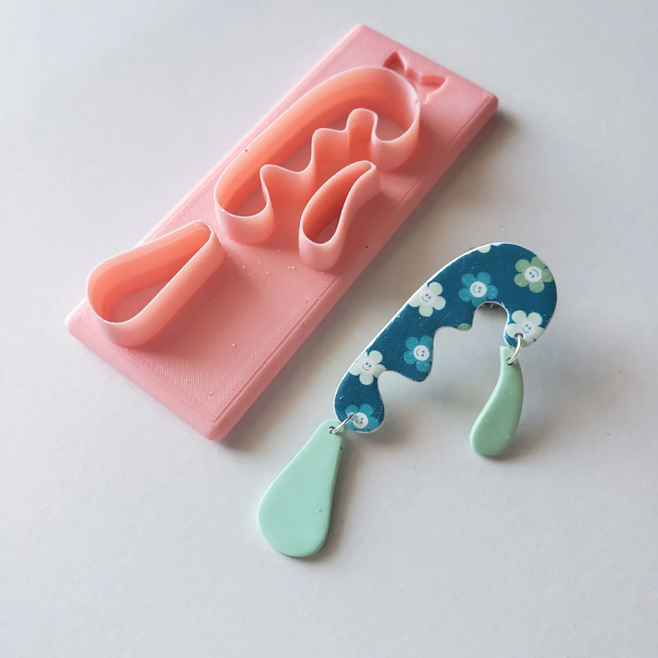 "Jeniwooo" Abstract Polymer Clay Earring Cutter view 3