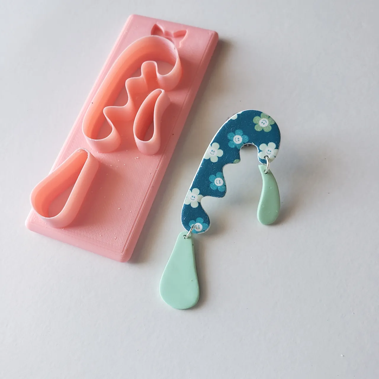 "Jeniwooo" Abstract Polymer Clay Earring Cutter view 2