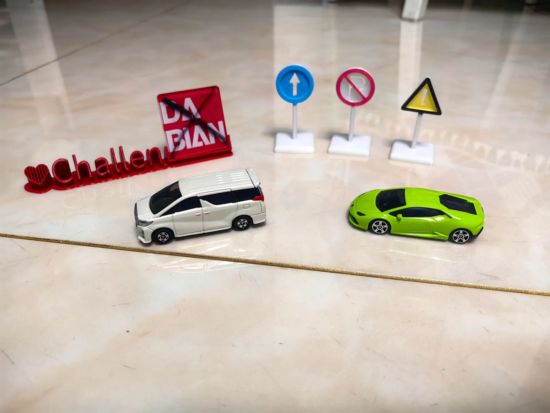 Miniatura 1 do modelo 3D 1比64玩具模型小车（路标）