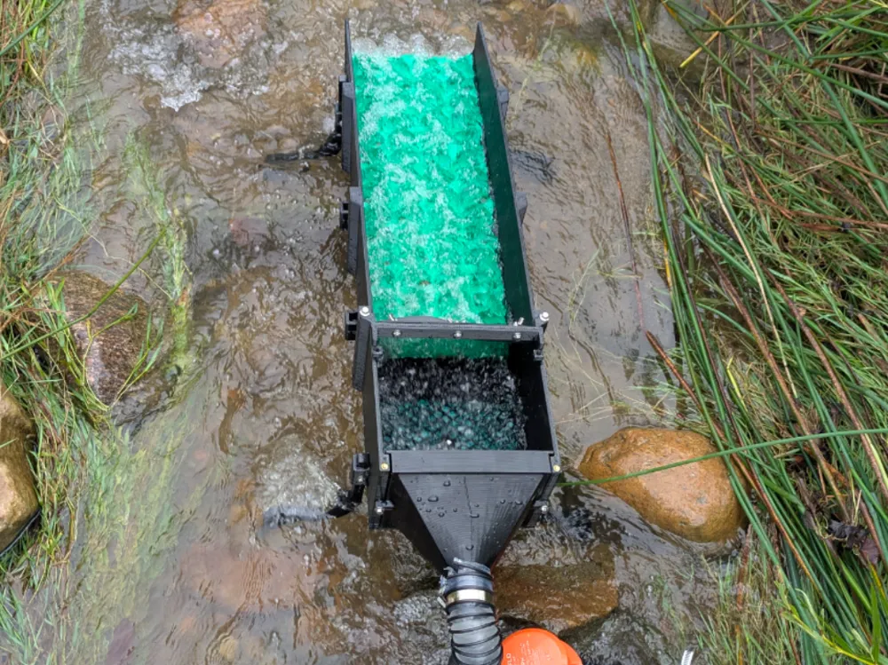 Caja o estuche: 2 inch dredge/8 inch sluice box for gold mining. Referencia del modelo original.