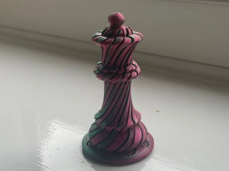 Queen chess piece passthrough fidget