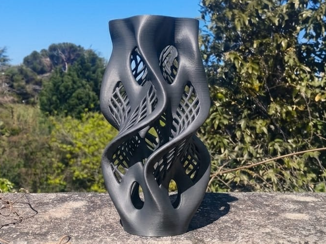Modern grooved vase with minimal design,no support