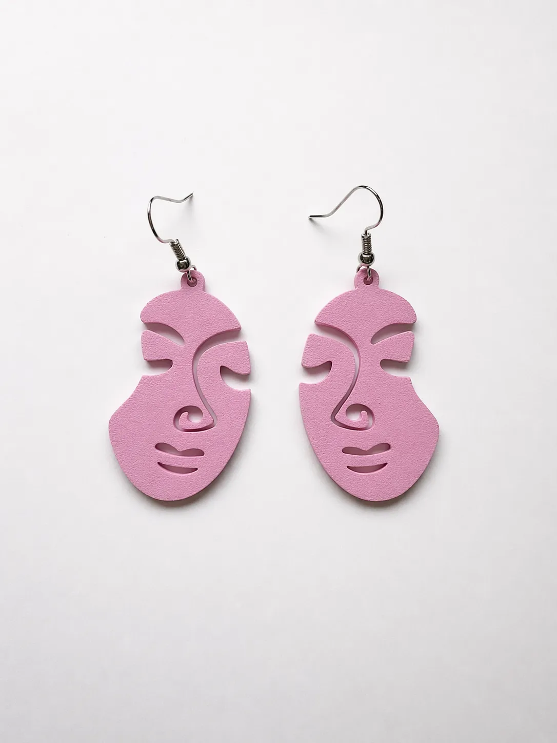 Pendientes aretes caras abstractas y minimalistas view 2