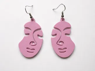 Pendientes aretes caras abstractas y minimalistas