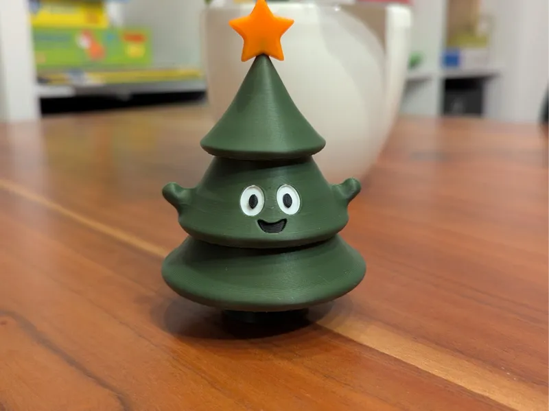 Süßer Mini-Weihnachtsbaum mit Lächeln (AMS)
