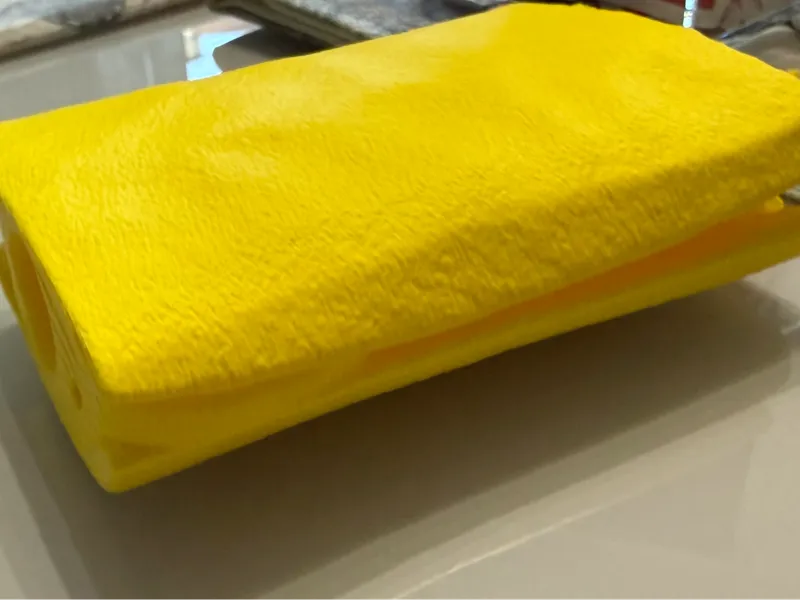 Vaso a Forma di Playstation5 Scolpito nella Roccia