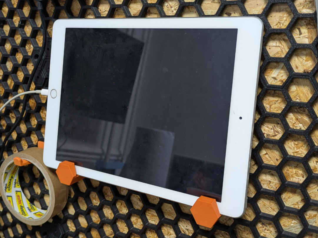 Parametric HSW phone / tablet stand. Quick print