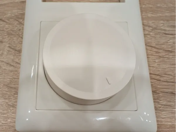 Support pour bouton connecté ZigBee dans cadre Gira 55