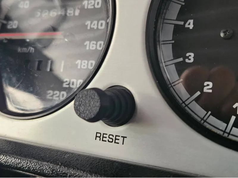 XTZ 750 Trip odometer knob
