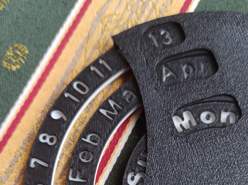 Calendario perpetuo con alloggio per magnete 8x2.