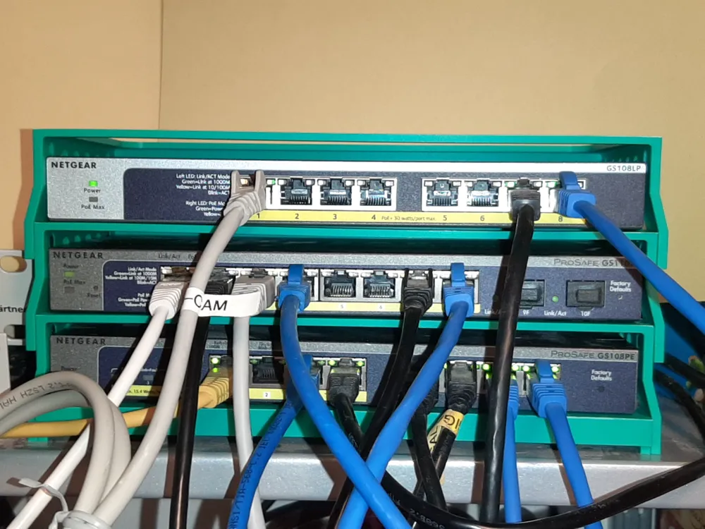 Netgear Switch Rack Stackable switch rack / Netgear Regal by Roofus - MakerWorld