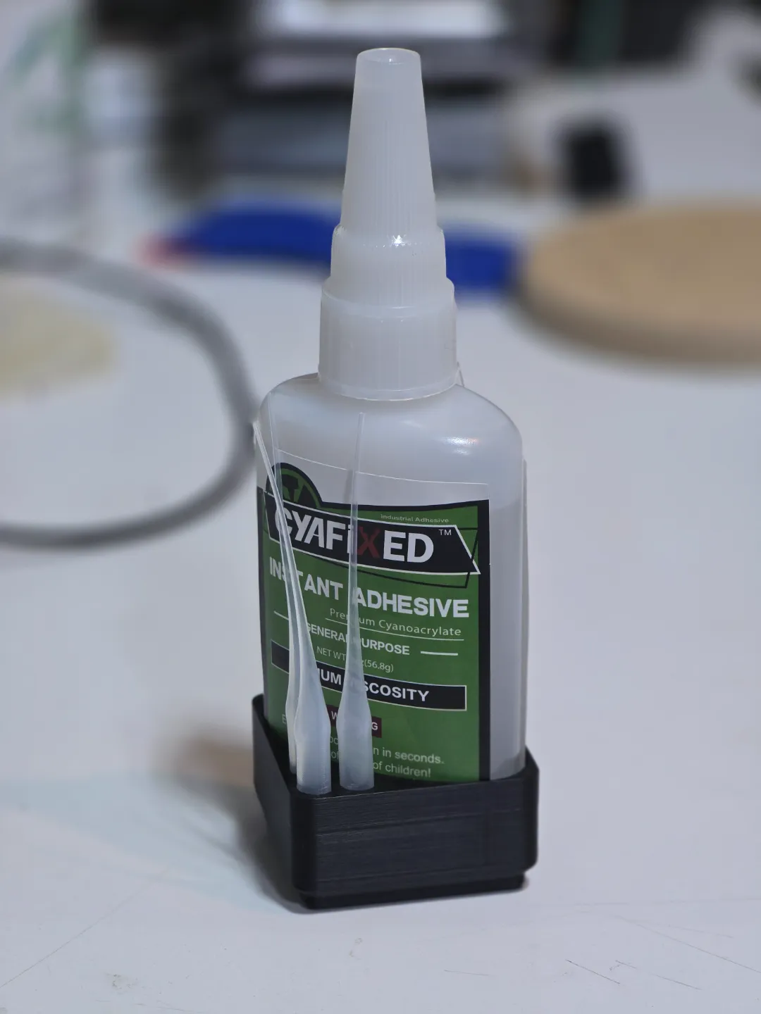Range-colle Gridfinity pour tube de colle cyanoacrylate 2oz