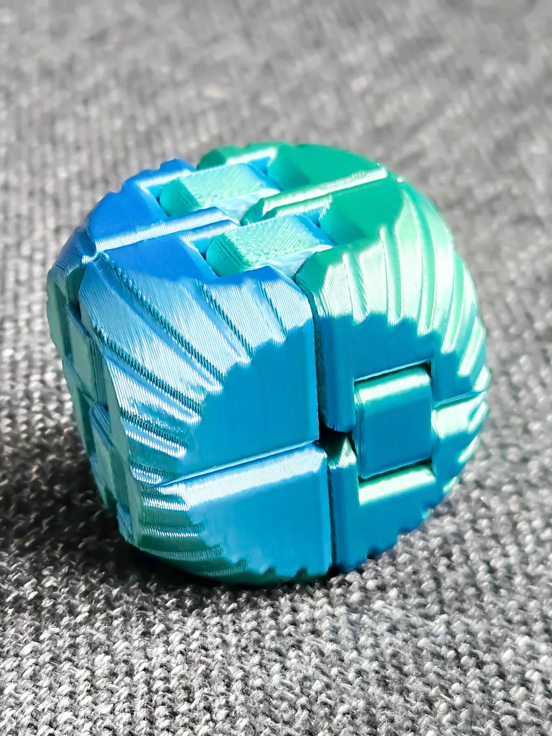 Round Infinity cube! Fidget print in place view 3