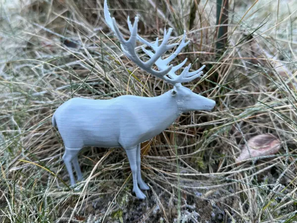 Figurine réaliste de cerf