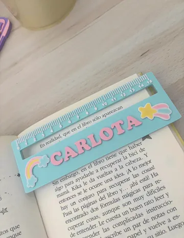 Accesorio de taller: Guía lectura Regla Personalizable Nombre Arcoiris — vista de referencia 4